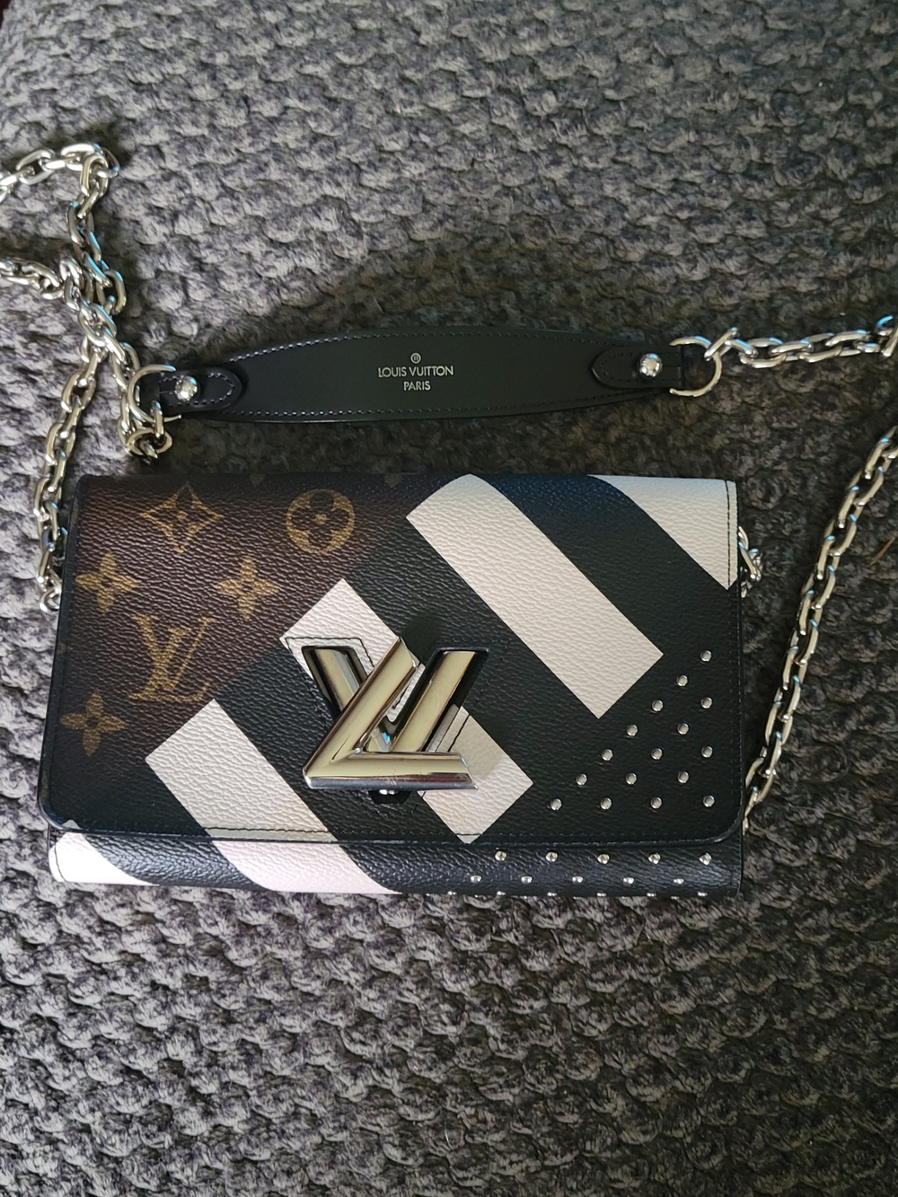 Louis Vuitton Limited Edition Twist Walket On Chain Crossbody Bag